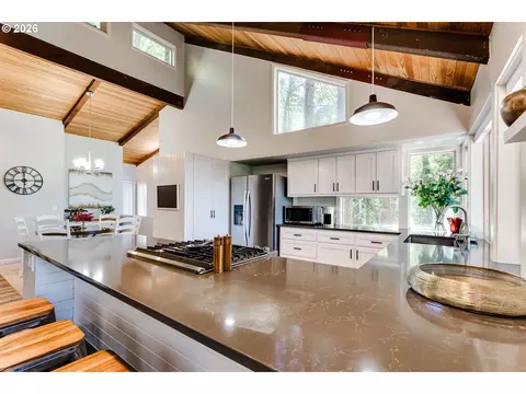 Kitchen - 3721 Pine Canyon Dr, Eugene, OR 97405 photo 4 of 7