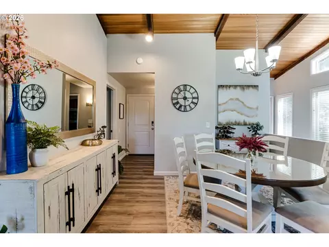 Dining - 3721 Pine Canyon Dr, Eugene, OR 97405 photo 2 of 4