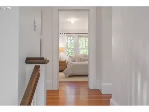 Entry Way - 2645 Emerald St, Eugene, OR 97403 photo 4 of 5