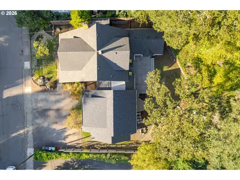 View/Area - 2645 Emerald St, Eugene, OR 97403 photo 1 of 1