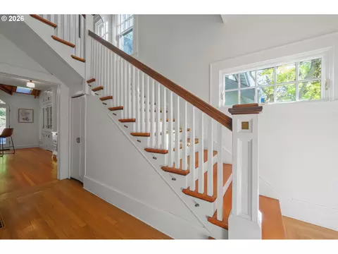 Entry Way - 2645 Emerald St, Eugene, OR 97403 photo 3 of 5