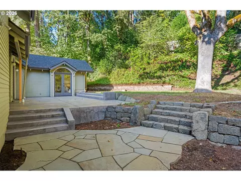 Exterior - 2645 Emerald St, Eugene, OR 97403 photo 4 of 8