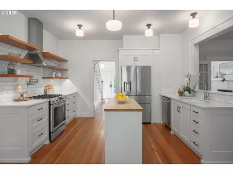 Kitchen - 2645 Emerald St, Eugene, OR 97403 photo 1 of 5