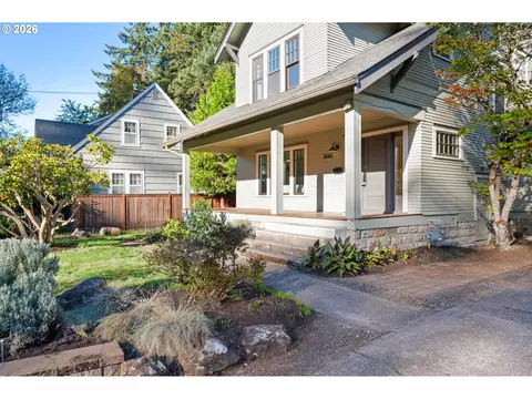 Exterior - 2645 Emerald St, Eugene, OR 97403 photo 2 of 8