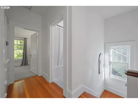 Entry Way - 2645 Emerald St, Eugene, OR 97403 photo 5 of 5