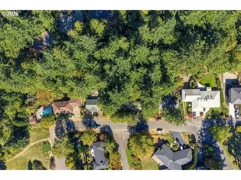 2211 SW Martha St, Portland, OR 97239