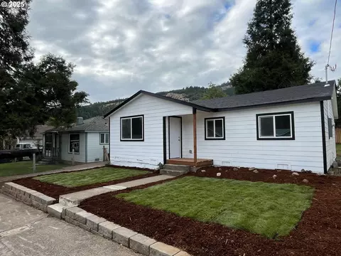 441 NE Johnson St, Myrtle Creek, OR 97457