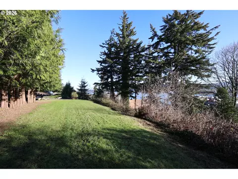 353 Oconnell St, North Bend, OR 97459 photo 3