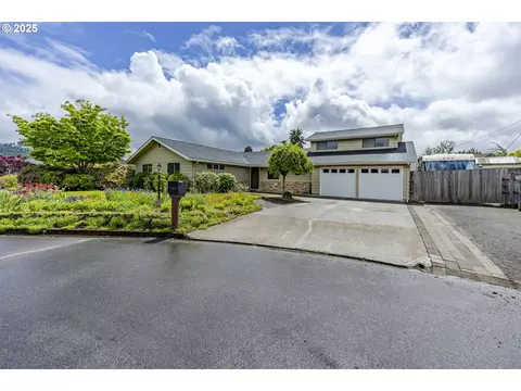 2526 34th St, Springfield, OR 97477