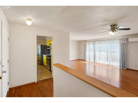667 Archie St, Eugene, OR 97402 photo 8