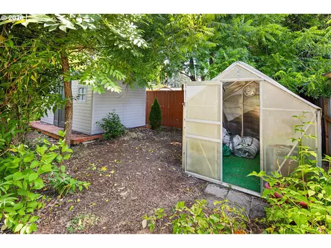 667 Archie St, Eugene, OR 97402 photo 33