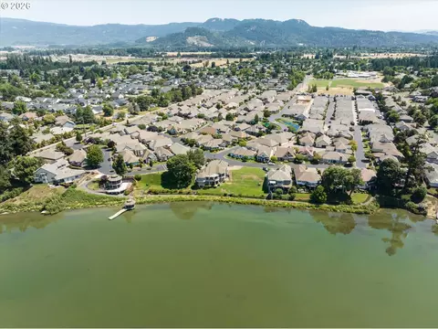 View/Area - 2063 Lake Wind Dr, Eugene, OR 97408 photo 9 of 9
