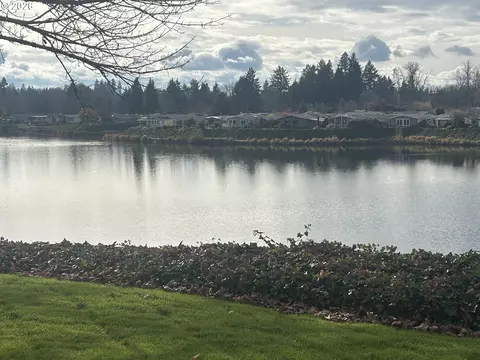 View/Area - 2063 Lake Wind Dr, Eugene, OR 97408 photo 7 of 9