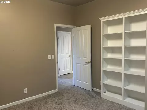 Bedroom - 2063 Lake Wind Dr, Eugene, OR 97408 photo 5 of 5