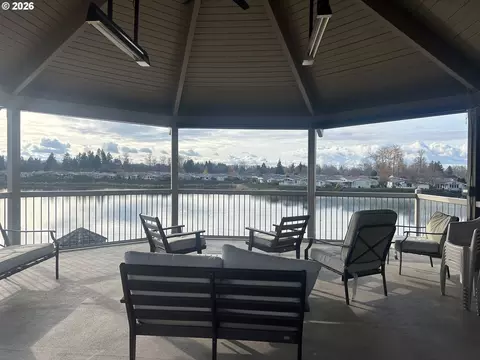 View/Area - 2063 Lake Wind Dr, Eugene, OR 97408 photo 6 of 9