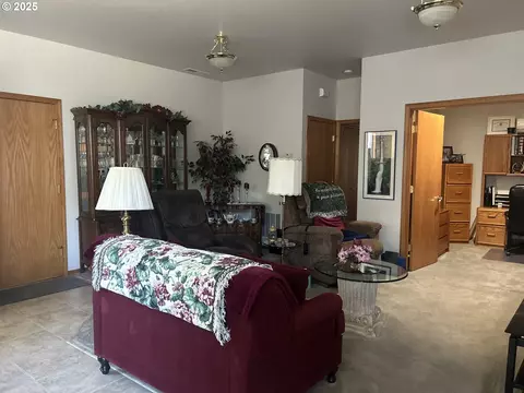 Living - 2063 Lake Wind Dr, Eugene, OR 97408 photo 1 of 1