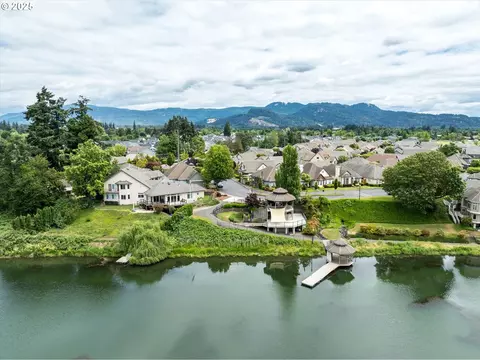 View/Area - 2063 Lake Wind Dr, Eugene, OR 97408 photo 3 of 9