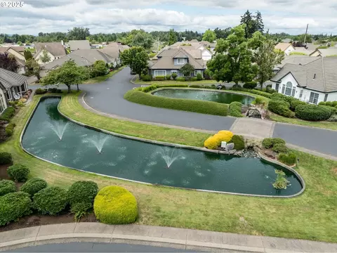 View/Area - 2063 Lake Wind Dr, Eugene, OR 97408 photo 2 of 9