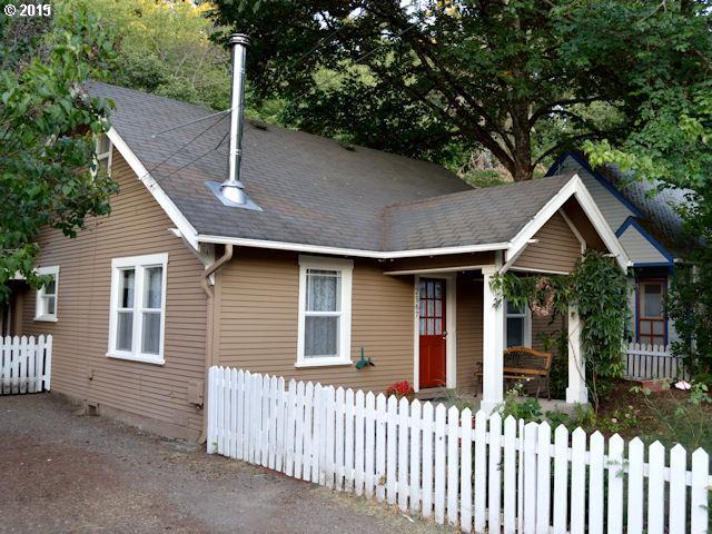 2567 Emerald St, Eugene, OR 97403 photo 1