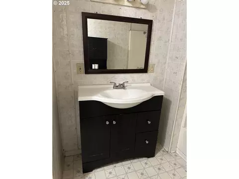 Bath - 9247 Highway 126, Mapleton, OR 97453 photo 2 of 2