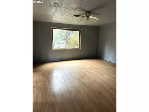 Living - 9247 Highway 126, Mapleton, OR 97453 photo 5 of 6