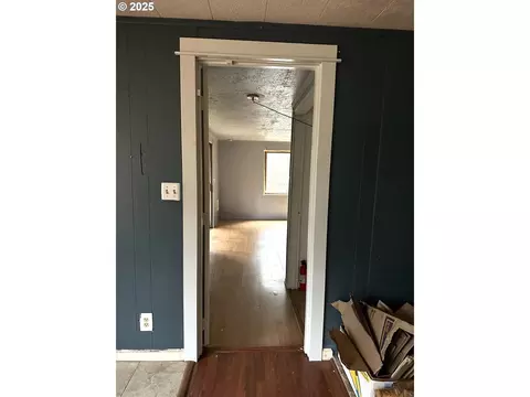 Entry Way - 9247 Highway 126, Mapleton, OR 97453 photo 2 of 2