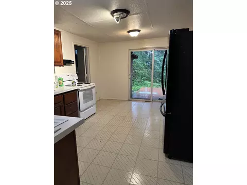 Kitchen - 9247 Highway 126, Mapleton, OR 97453 photo 1 of 3