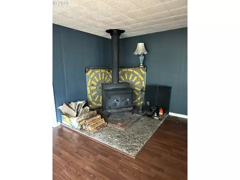 Living - 9247 Highway 126, Mapleton, OR 97453 photo 2 of 6