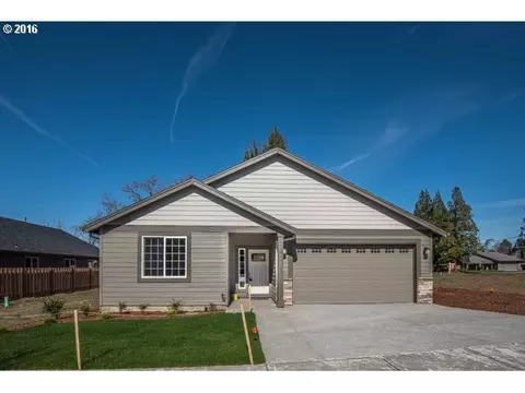 2102 SE Cochran Dr, Gresham, OR 97080 photo 1