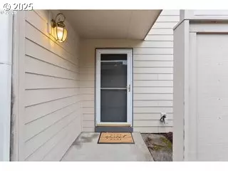 251 NE Village Squire Ave #15, Gresham, OR 97030