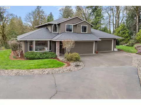 17525 S Holly Ln, Oregon City, OR 97045