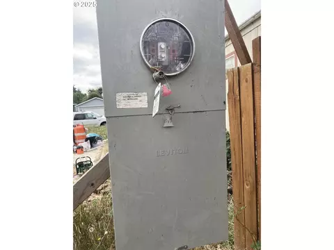 65 Kremont Ave, Springfield, OR 97477 photo 3
