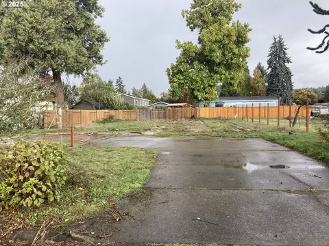 65 Kremont Ave, Springfield, OR 97477