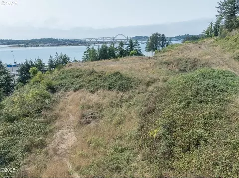 800 Niemi Ct, Newport, OR 97365