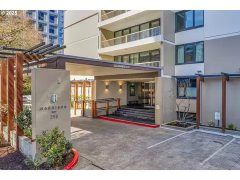 255 SW Harrison St #17F, Portland, OR 97201