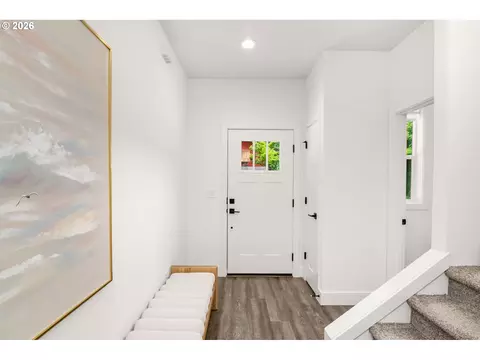 Entry Way - 939 SE Roberts Ave, Gresham, OR 97080 photo 2 of 2