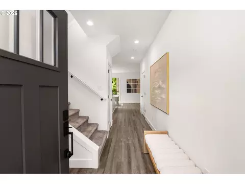 Entry Way - 939 SE Roberts Ave, Gresham, OR 97080 photo 1 of 2