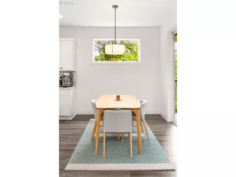 Dining - 939 SE Roberts Ave, Gresham, OR 97080 photo 4 of 4