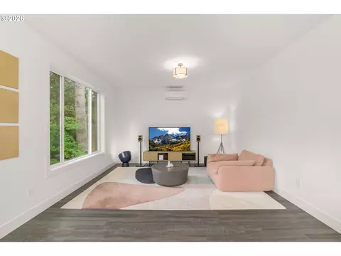 Living - 939 SE Roberts Ave, Gresham, OR 97080 photo 2 of 5