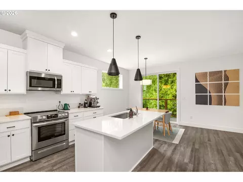 Kitchen - 939 SE Roberts Ave, Gresham, OR 97080 photo 2 of 4