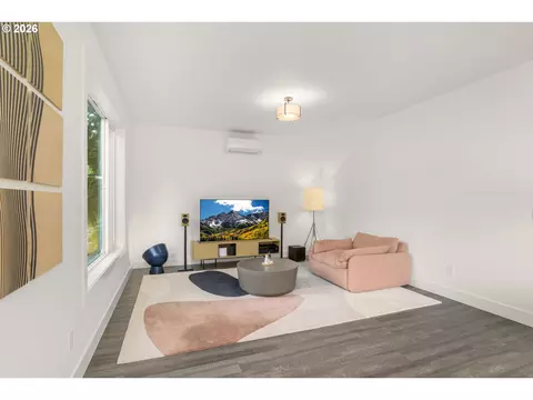 Living - 939 SE Roberts Ave, Gresham, OR 97080 photo 3 of 5