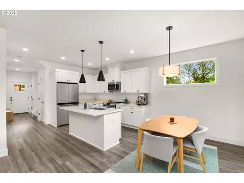 Dining - 939 SE Roberts Ave, Gresham, OR 97080 photo 1 of 4