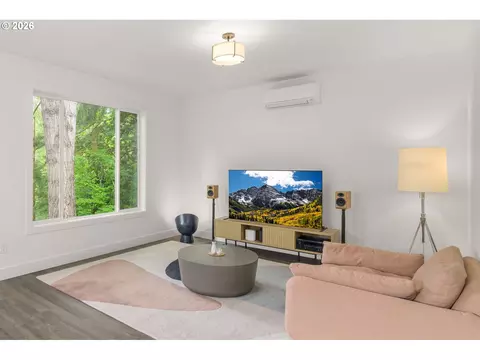 Living - 939 SE Roberts Ave, Gresham, OR 97080 photo 5 of 5