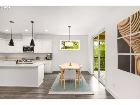 Dining - 939 SE Roberts Ave, Gresham, OR 97080 photo 2 of 4