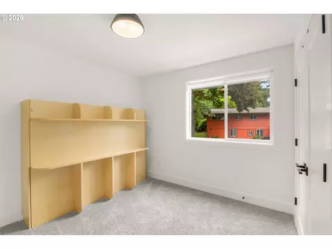 Bedroom - 939 SE Roberts Ave, Gresham, OR 97080 photo 1 of 5