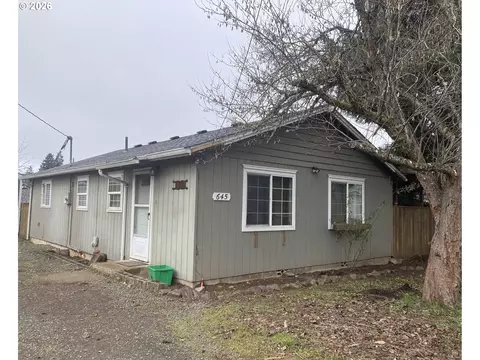 645 S 14th St, Cottage Grove, OR 97424