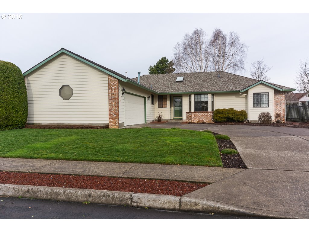 201 NE 27th St, Gresham, OR 97030 photo 1