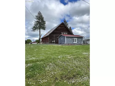 501 S Park St, Carlton, OR 97111