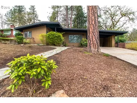 3550 Knob Hill Ln, Eugene, OR 97405 photo 1