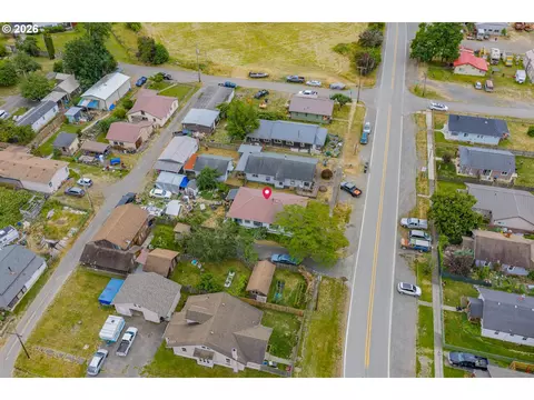 360 4th Ave, Powers, OR 97466 photo 4